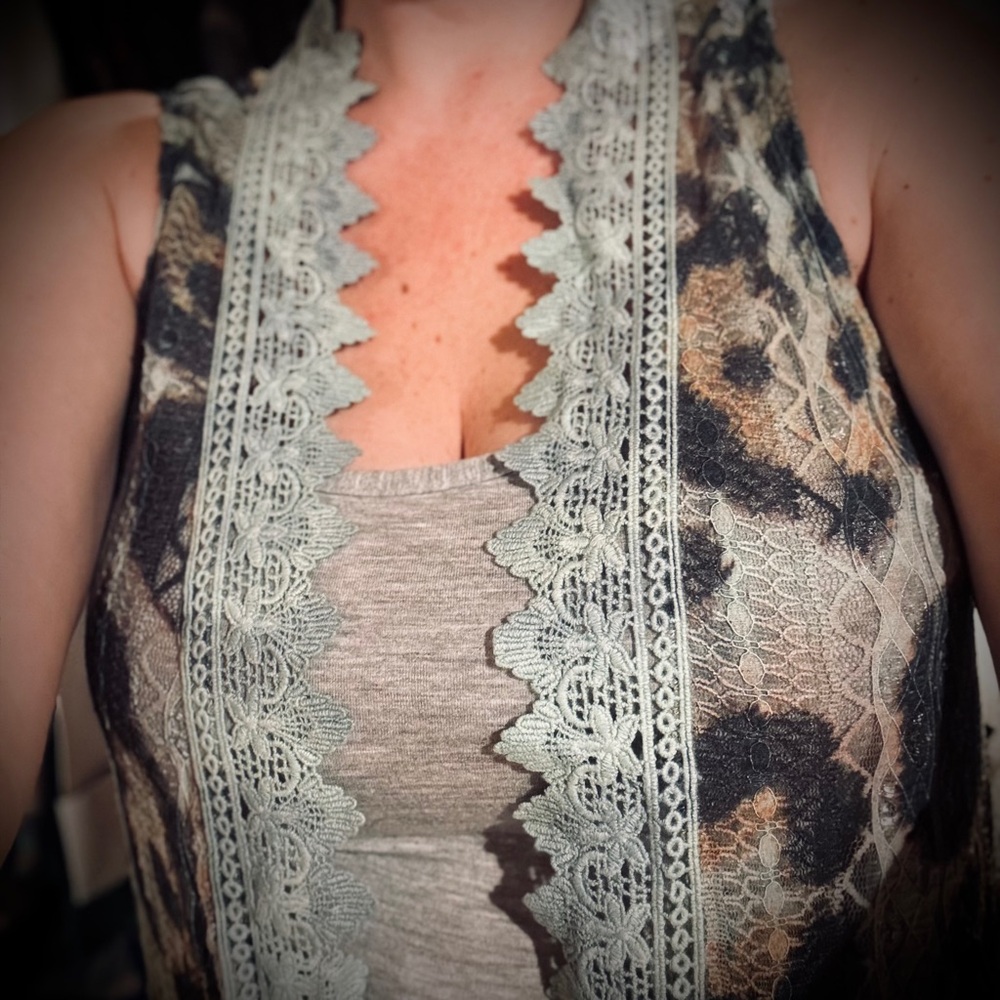 Gorgeous! Origami Leopard Print Sleeveless Tulle Hi-Lo Duster Vest — Price Firm - Picture 13 of 16